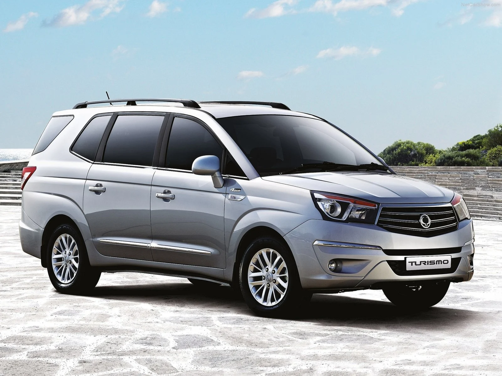 Hình ảnh xe ô tô SsangYong Turismo 2013 & nội ngoại thất