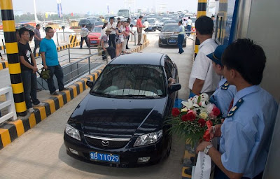 China Opens World's Longest Sea Bridge Seen On coolpicturesgallery.blogspot.com