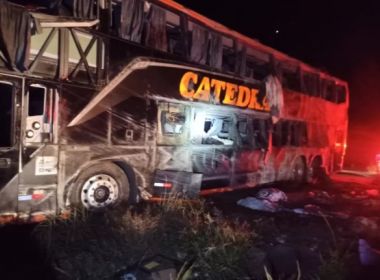 Acidente com ônibus deixa 4 mortos e mais de 20 feriados na Bahia
