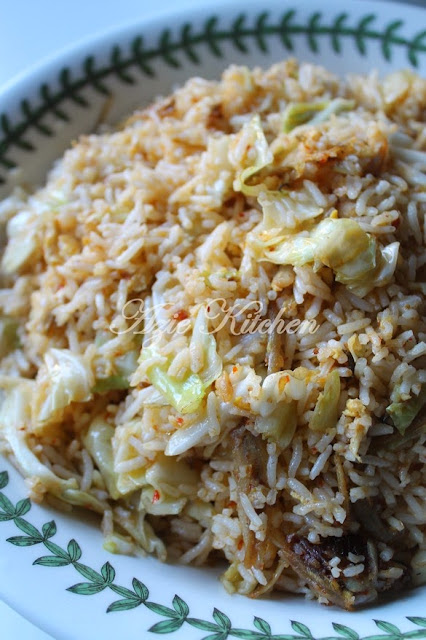 Nasi Goreng Ikan Bilis Yang Mudah Tapi Sedap - Azie Kitchen