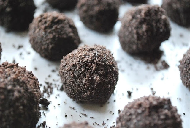 Oreo-baked chocolate balls