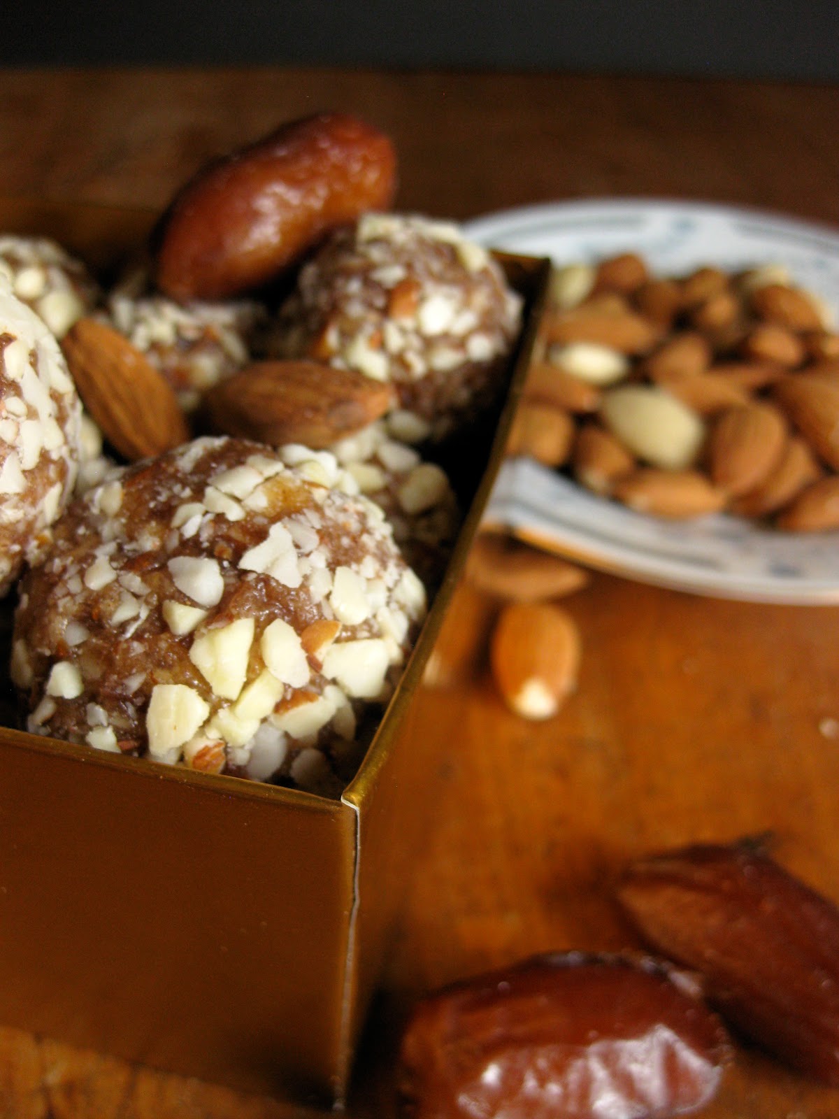 Easy Recipe for Healthy Almond &amp; Date Treats (Paleo): paleo recipes ...