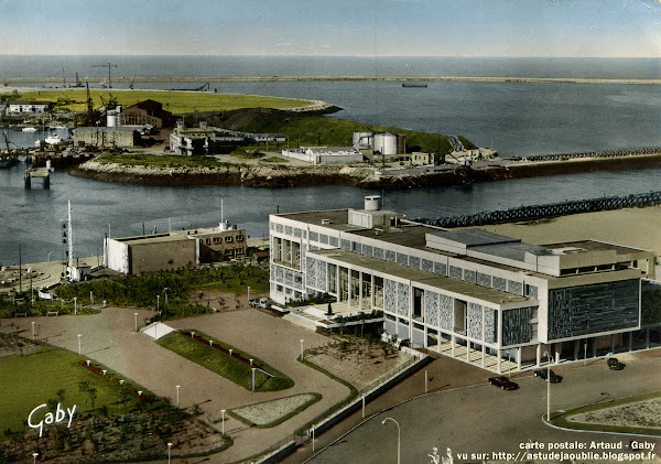 Boulogne-sur-Mer - Le Casino  Architectes: Pierre Sonrel, Marcel Bonhomme  Façades en mosaïque de céramique (Céralux): Françoise Lelong (1925-1961)  Projet: 1951 - Construction: 1959  Destruction: 1987 