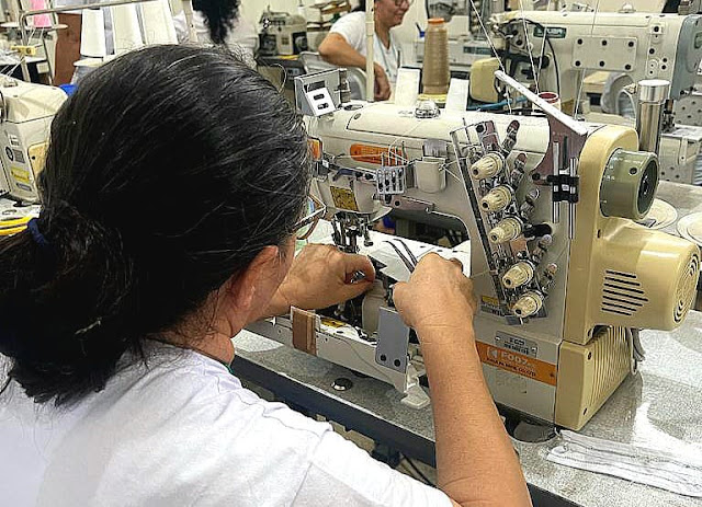 Internas da Penitenciária de Mossoró fazem curso de costura industrial