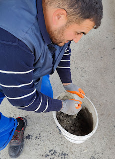 Mixing a small amount of mortar
