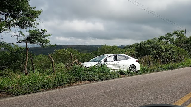 COLISÃO ENTRE COROLLA E WS4 NA PE-218 PRÓXIMO AO SÍTIO AMARGOSO