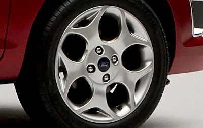 <br />2011 Ford Fiesta SEL Wheel Detail