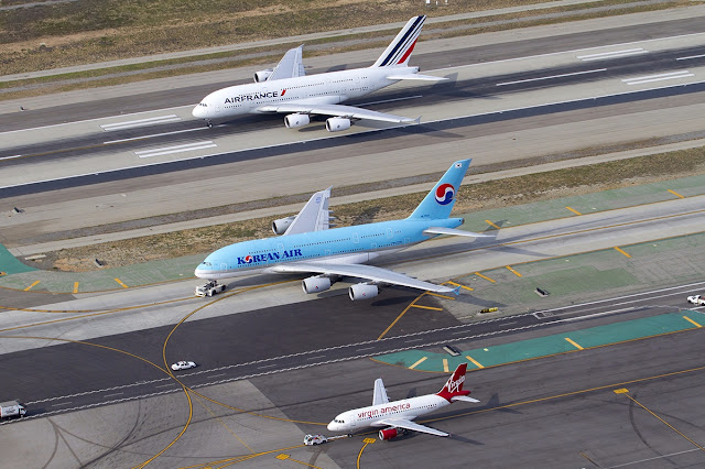 A380-800 of Korean Air and Air France Alongside A320-200 Virgin America Size Comparison