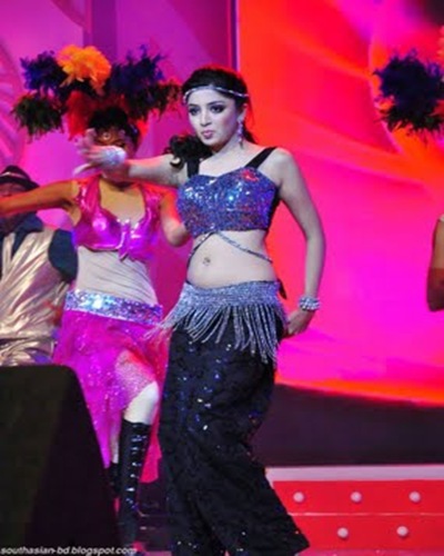 Poonam Kaur dancing hot pics