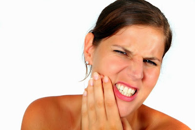 Nguyên nhân răng sứ bị đau khi ăn đồ nóng