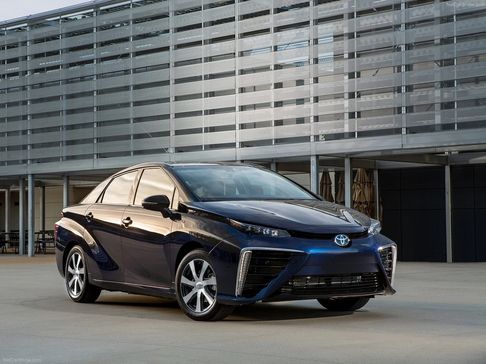 Hình ảnh xe ô tô Toyota Mirai 2016 & nội ngoại thất