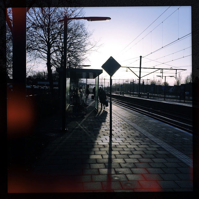 Station Zevenaar. Hipstamatic: Elijah + Lite. Foto: Robert van der Kroft