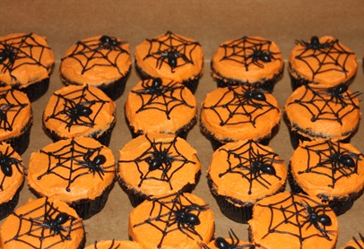 Stern Halloween cake&cupcakes 015