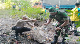 Peringati Hari Lingkungan Hidup, Forkopimca Banyuglugur Kerja Bakti Bersihkan Sampah di Hutan Mangrove 
