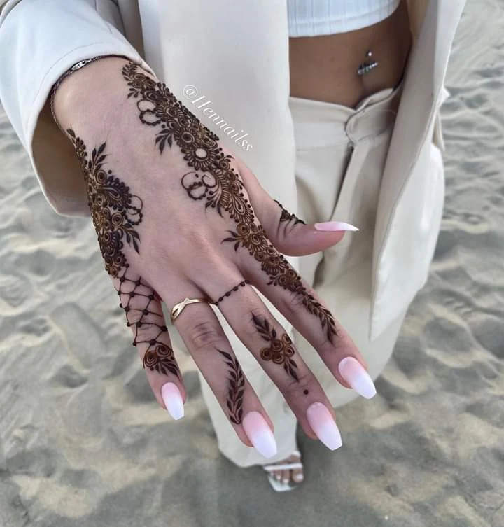 henna Mehedi design simple and beautiful