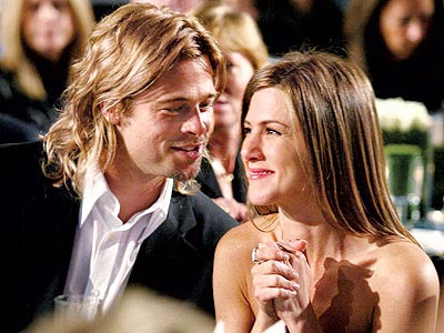 the white gold wedding rings made for Jennifer Aniston and Brad Pitt