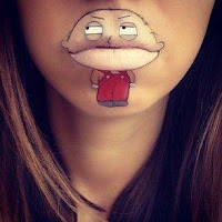 Dibujos animados pintados en la boca