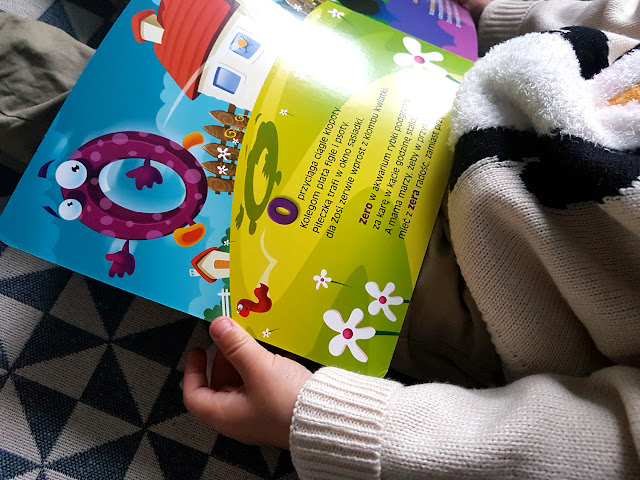 nauka przez zabawę - nauka literek i cyferek dla przedszkolaka  - Martel - Alfabeciaki - Cyferkowo - książeczki dla dzieci