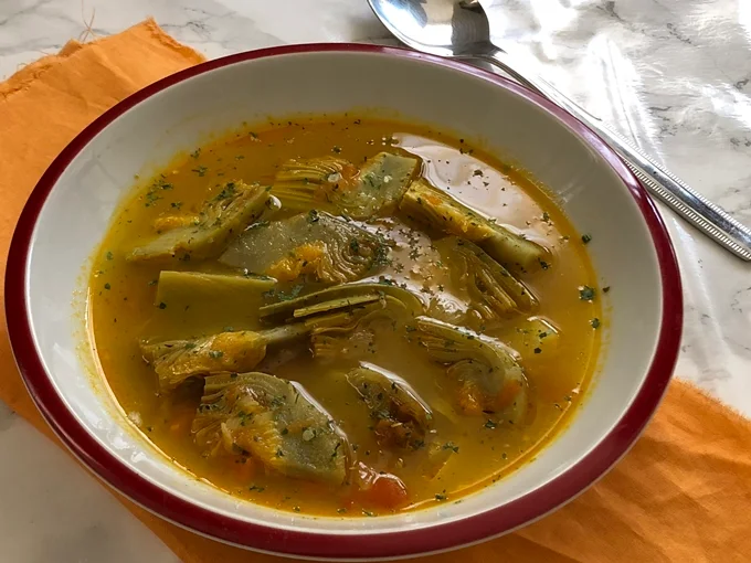 Sopa de alcachofas al curry