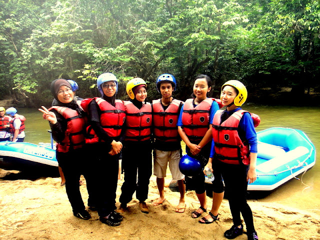 WHITE WATER RAFTING