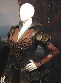 Red Queen armour costume Alice Through the Looking Glass