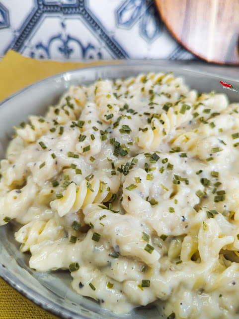 Sour Cream and Chives Pasta, pasta, pasta recipe, knorr sour cream and chives pasta, quick recipe, quick pasta recipe, no meat pasta, vegeterian pasta, kid dinner, kid recipe, sour cream, chives, food, food blogger, food photography, pinterest food, pinterest recipe, food flatlay, food stylist, uk, botswana, south africa, tiktok recipe, food reel, food video, Fusilli Past, side dish, side dish recipe, bbq, braai, spicy fusion kitchen
