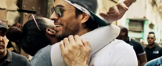 Enrique Iglesias Premieres "Subeme La Radio" Music Video