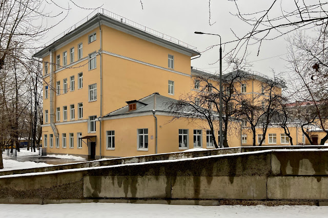 проезд Кирова, «ГБПОУ Окг Столица» (бывшая школа 1940 года постройки)