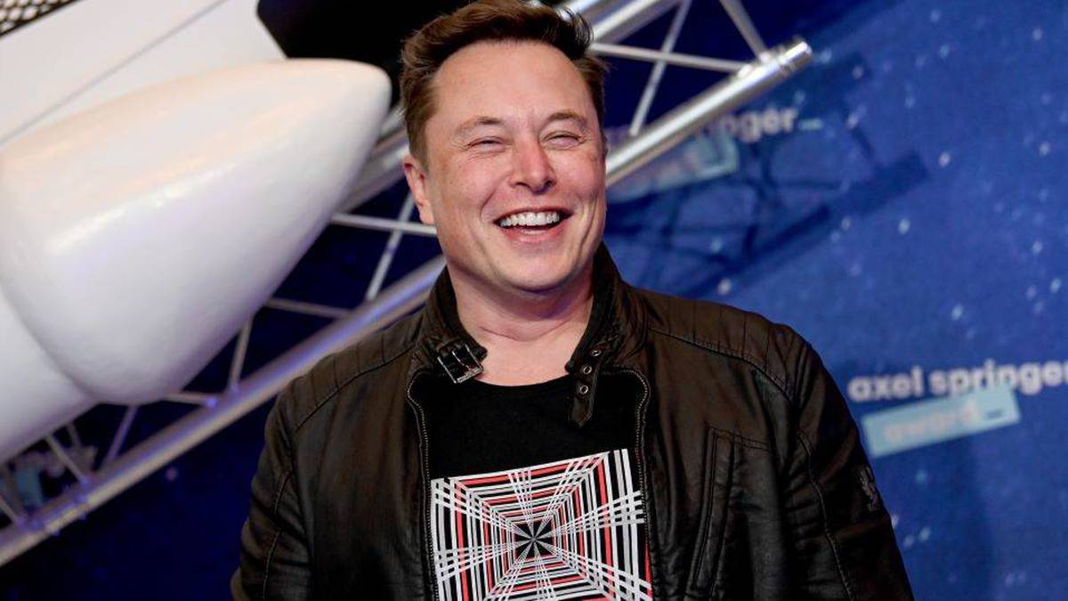 Un desarrollador realiza 154 trinos para solicitar permiso de #ElonMusk, y #Musk responde