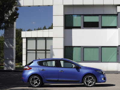 2011 Renault Megane GT Side View