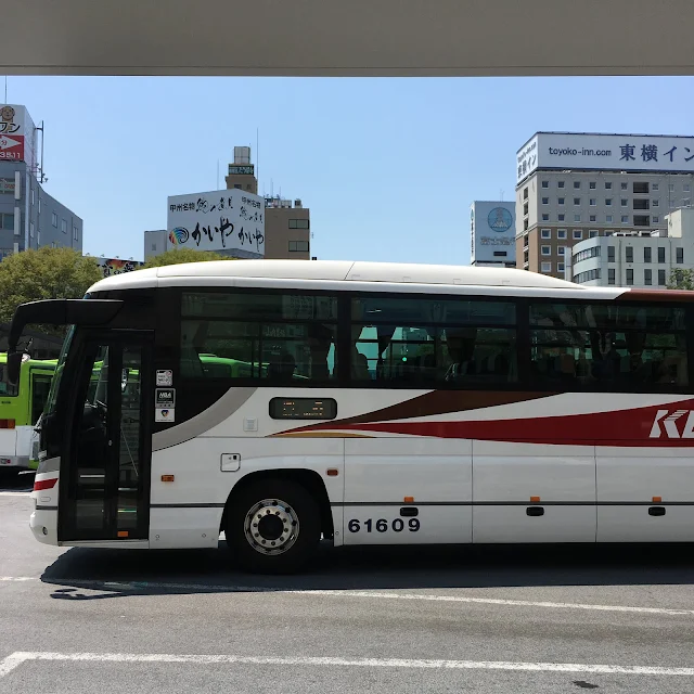 山梨県甲府市バスターミナルのバスの写真