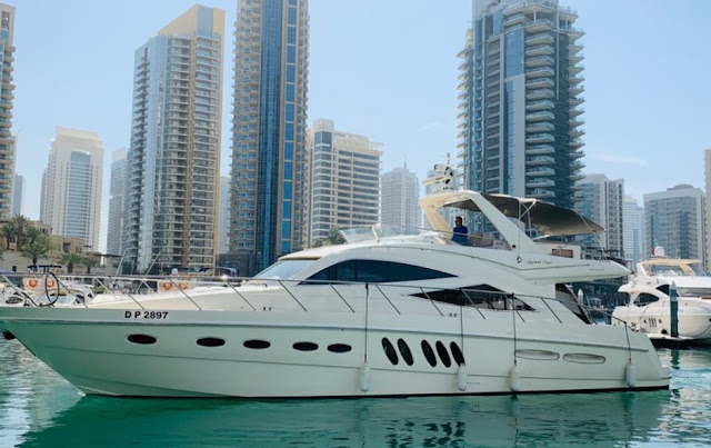 The Sealine T60 Aura luxury boat