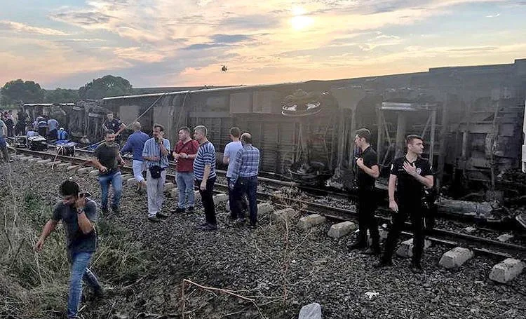 Πολύνεκρο σιδηροδρομικό δυστύχημα στη βορειοδυτική Τουρκία