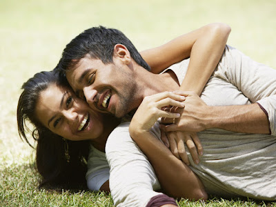 fotos de parejas jugando