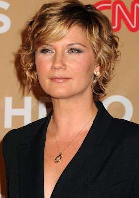 Jennifer Nettles Gold Studs