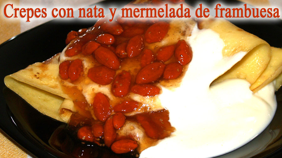 crepes con nata y mermelada