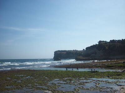 Menembus Keindahan Pantai Klayar Di Pacitan,seruling laut,batu mirip sphinx di pacitan, wisata pantai, 