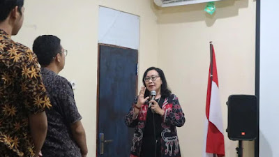 Dasar Pelayanan Publik Loka POM Buleleng, Santy Sastra, Santy Sastra Public Speaking (1)