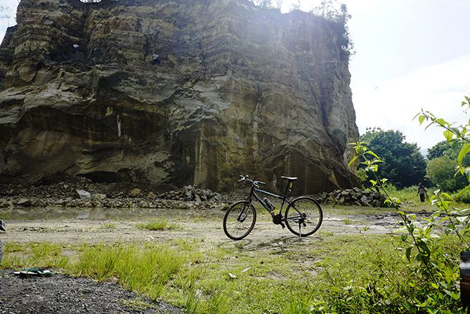 Berfoto di Bukit Kedungpring