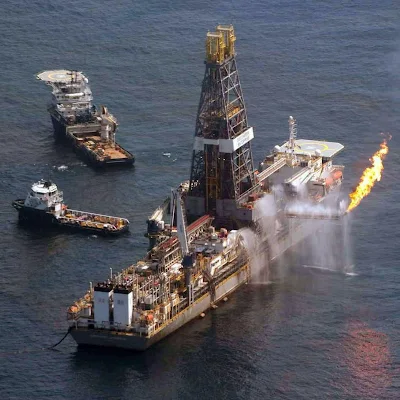 Transocean+Discoverer+Enterprise+drill+ship+collects+oil+from+the+site+of+the+Deepwater+Horizon+_n.jpg