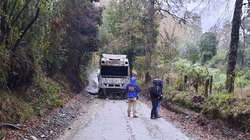 Inician investigación por incendio de camión forestal en Pichihue