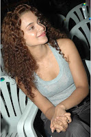 ek niranjan and kites actress kangana ranaouth latest hot pics