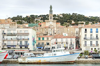 Ailleurs : Eglise décanale Saint Louis de Sète, plus ancienne église de la ville, consacrée au saint patron de l'Île Singulière