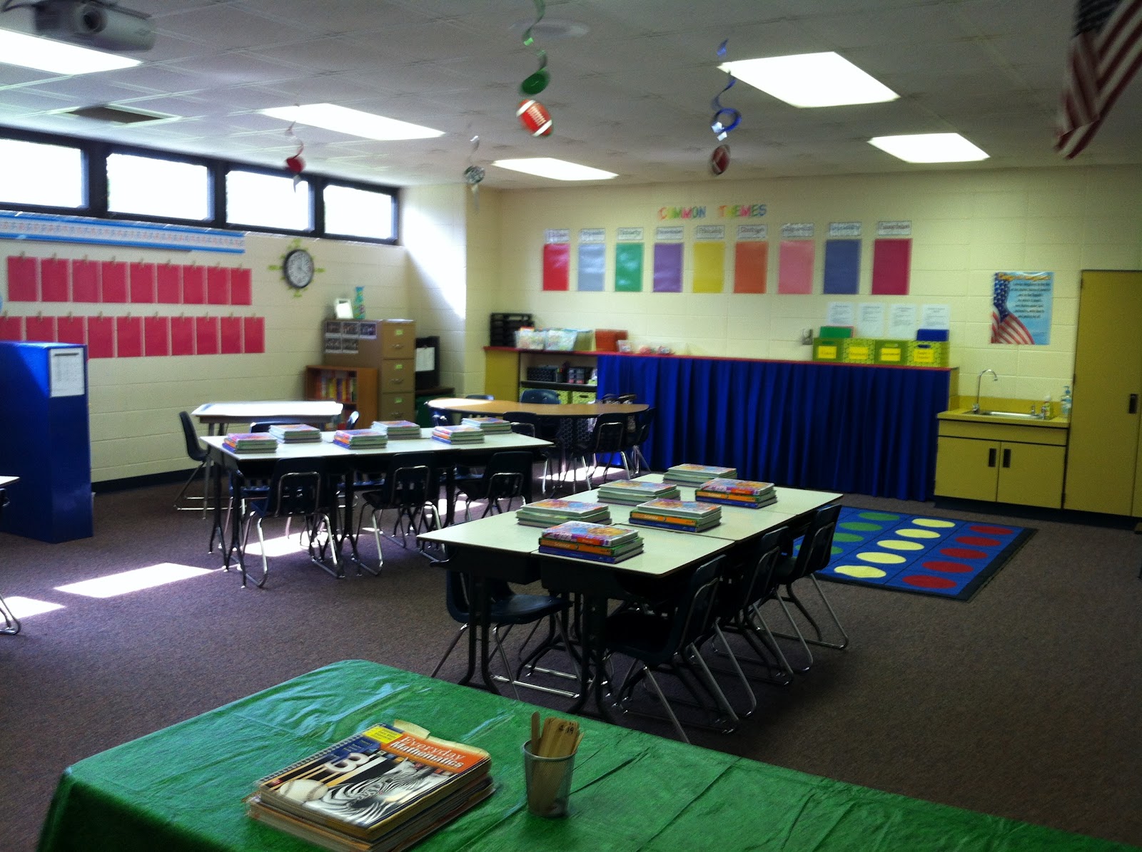 Classroom : Doing Activity of Decorating with Classroom Decoration ... / Create a community of readers in your classroom.