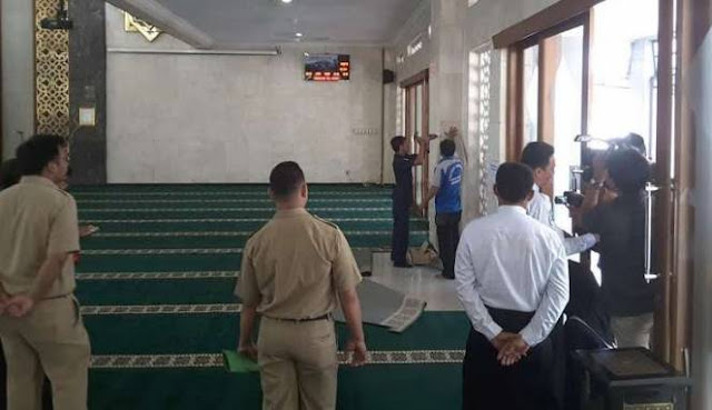 Konyol..Usut Korupsi, Polisi Bongkar Dinding Masjid Al Fauz