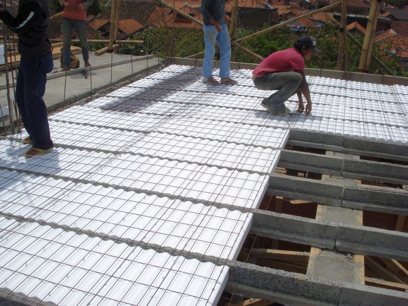  Material alternatif beton  ringan b panel dari PT Beton  