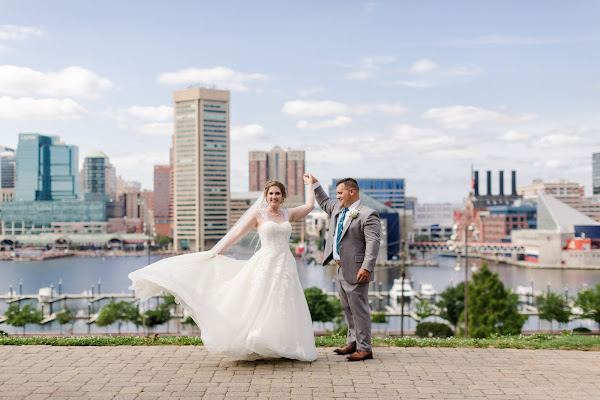 Baltimore Wedding at Federal Hill Park and the Baltimore Museum of Industry BMI photographed by Heather Ryan Photography