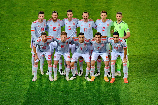 SELECCIÓN DE ESPAÑA. Temporada 2020-21. Ferran Torres, Sergio Ramos, Sergio Busquets, Fabián Ruiz, Pau Torres y Unai Simón. Sergi Roberto, Dani Olmo, Reguilón, Oyarzabal y Mikel Merino. SELECCIÓN DE SUIZA 1 SELECCIÓN DE ESPAÑA 1. 14/11/2020. Liga de Naciones de la UEFA, fase de clasificación, grupo 4, jornada 5. Basilea, Suiza, estadio St. Jakob-Park.