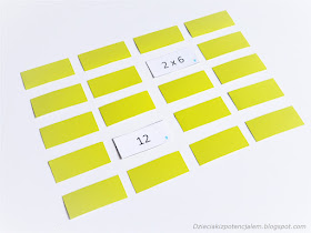 Matematyczna gra DIY do utrwalania tabliczki mnożenia polegająca na odnajdowaniu par kartoników z działaniem i pasującym mu wynikiem