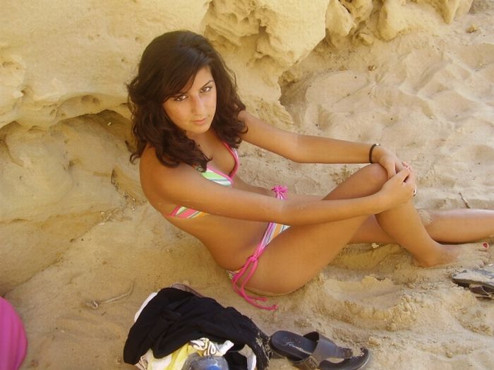 israeli-girls-at-the-beach